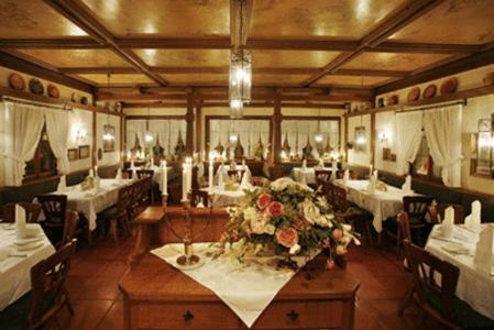 Hotel-Restaurant Esbach Hof 키칭겐 외부 사진