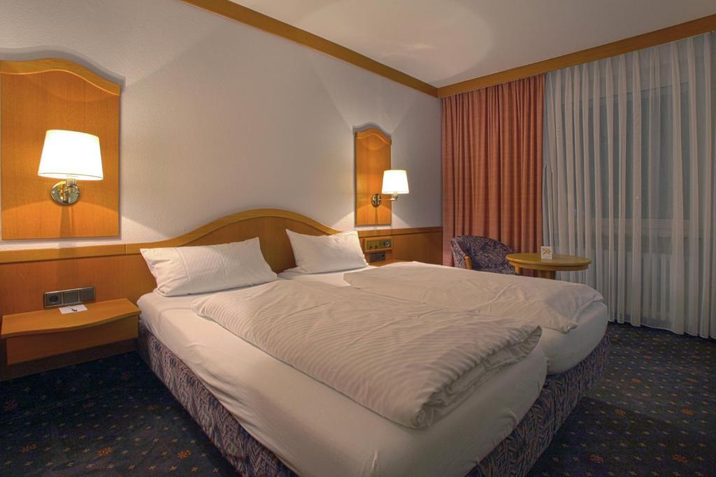 Hotel-Restaurant Esbach Hof 키칭겐 외부 사진