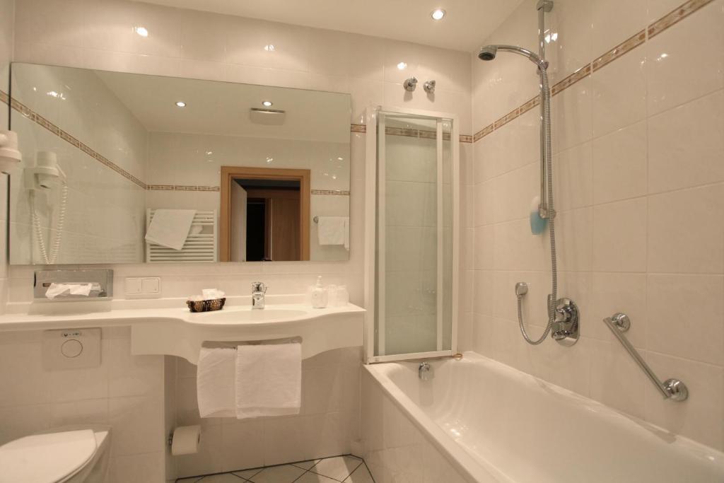 Hotel-Restaurant Esbach Hof 키칭겐 외부 사진